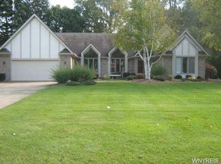 7 Silent Meadow Ln, Orchard Park, NY 14127