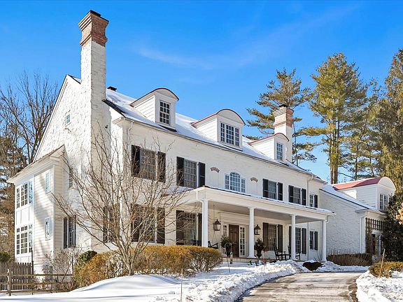 5th image of 518 Newtown Rd