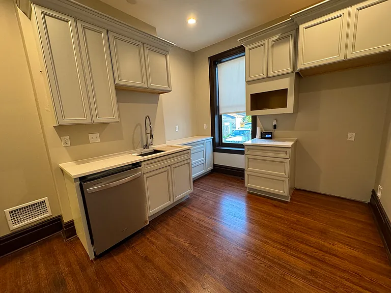 4230 Castleman Ave — Photo 5