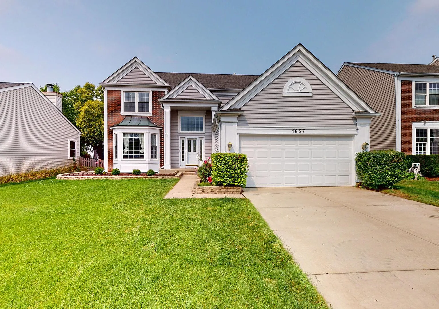 4 bed, 2.5 bath, 2344 sqft, $3,300 — Photo 2