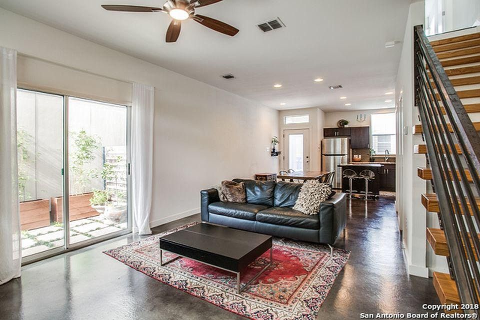 1st image of 150 E Myrtle St