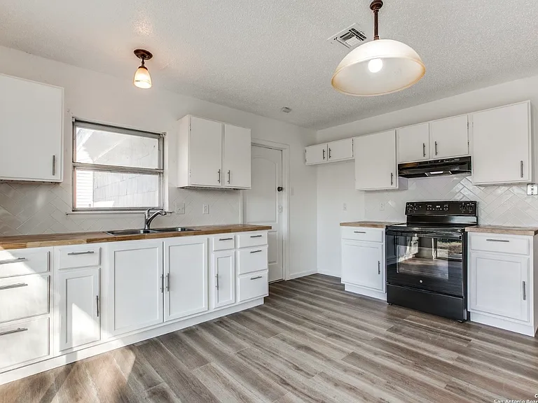 5514 Ghost Hawk St — Photo 1