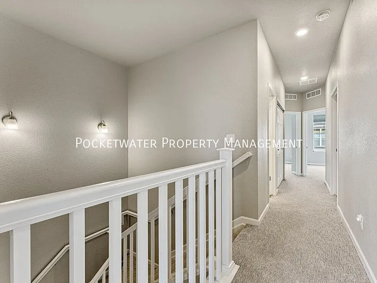 176 Ambrose St — Photo 10