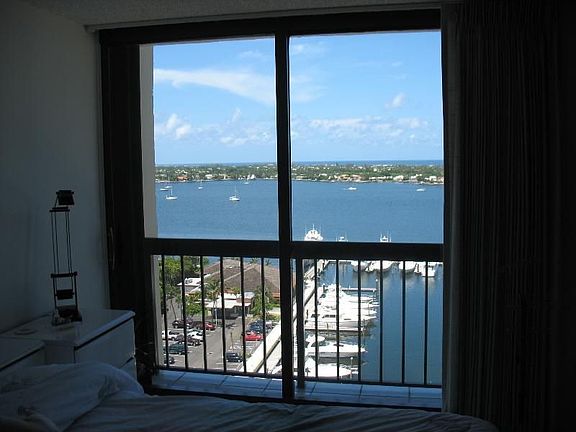 4th image of 123 Lakeshore Dr APT 1642