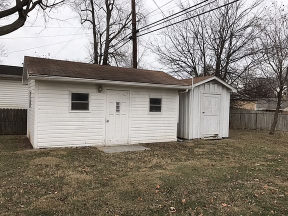 3rd image of 306 Wayside Dr