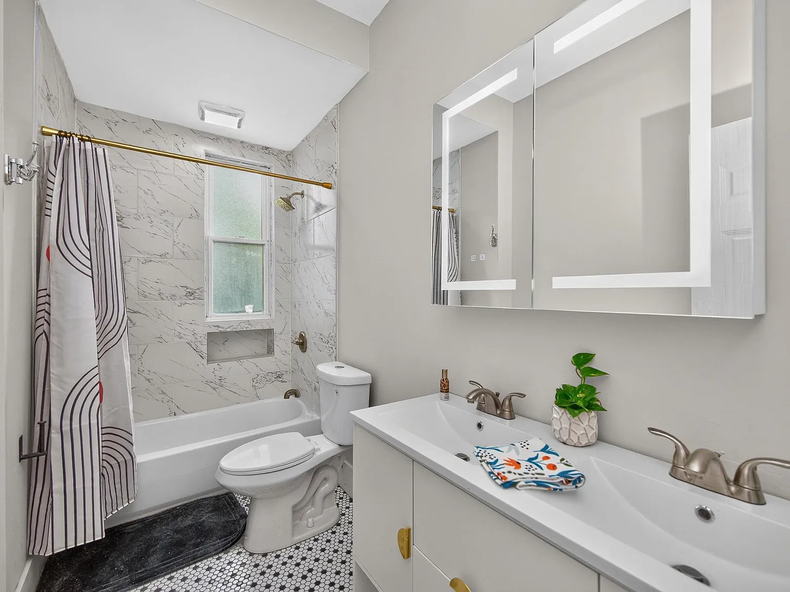 4 bed, 2.0 bath, 2000 sqft, $910 — Photo 4