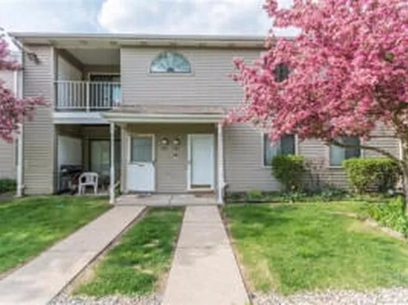 735 Clubhouse Dr, Ypsilanti, MI 48197