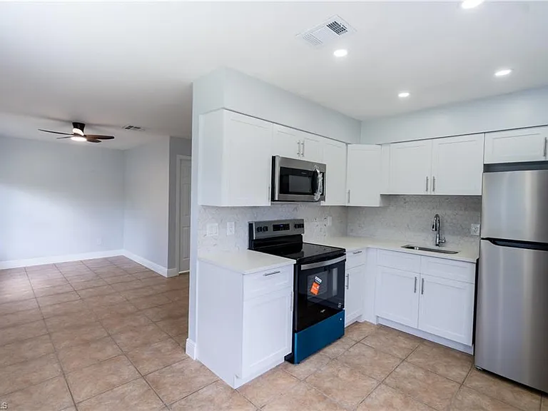 1940 48th St SW — Photo 18