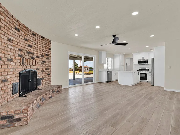 15262 El Centro Rd — Photo 5