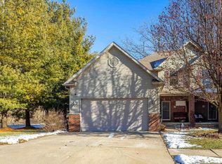 1 Musket Ct, Le Claire, IA 52753