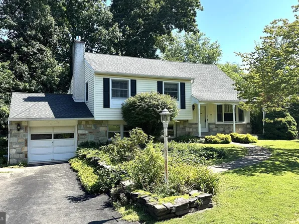 209 Cornwall Dr, Chalfont, PA 18914