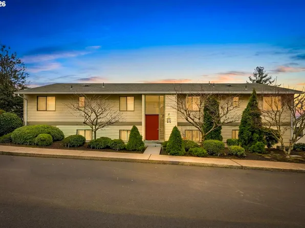 12088 SW King Arthur St APT B, King City, OR 97224