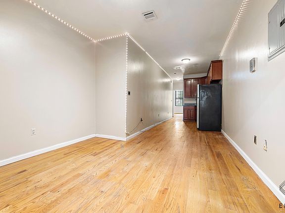 4th image of 48 Menahan St #2A