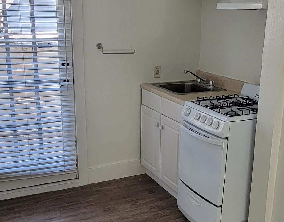 2nd image of 1311 Anacapa St #31