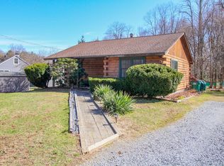 2 Circle Dr, Hyde Park, NY 12538