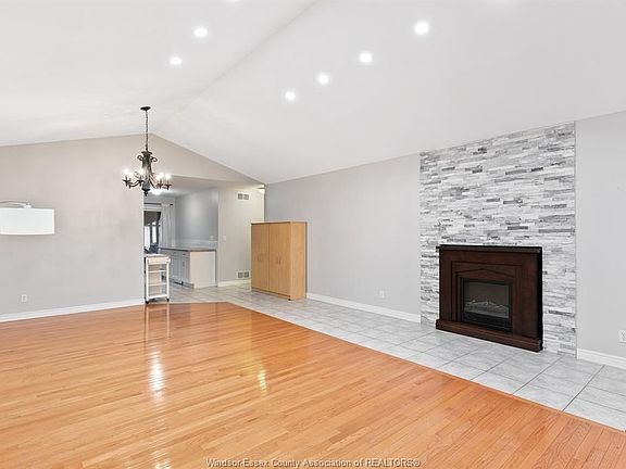 5th image of 2308 Saint Clair Ave