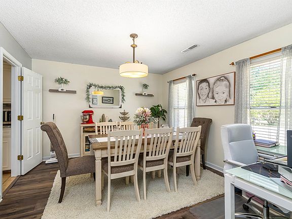 3rd image of 85 Planters Dr