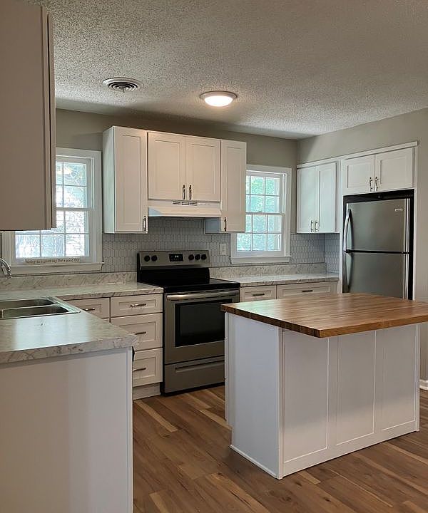2nd image of 3815 Vanuys Rd