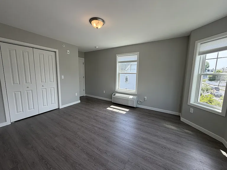 30-32 Osborne St #3 — Photo 14