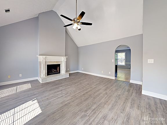 4th image of 616 Magnolia Bend St