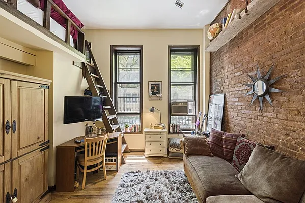 Sold by Ann Ferguson, LLC | media 5