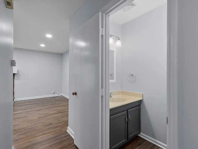 5702 Three Oaks Dr — Photo 13
