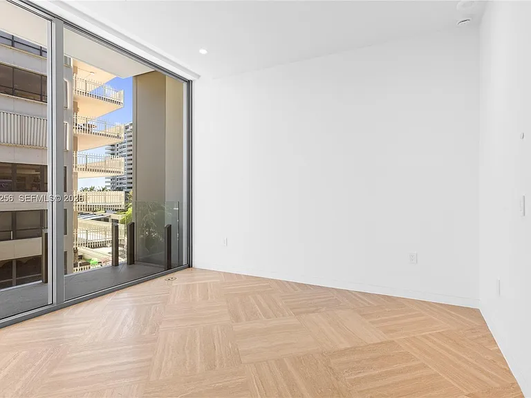 5 Grove Isle Dr #S401 — Photo 32