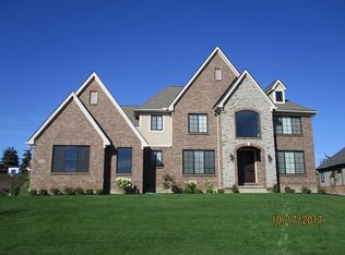10450 Stoney Point Dr, South Lyon, MI 48178