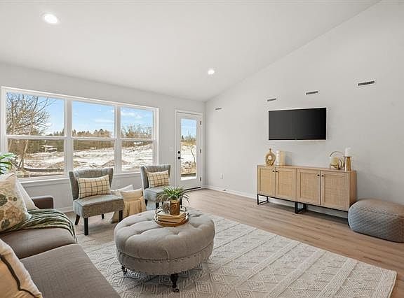 4th image of 147 Orchid Ln
