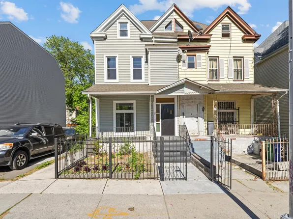 17 Schenck Avenue image 1 of 27