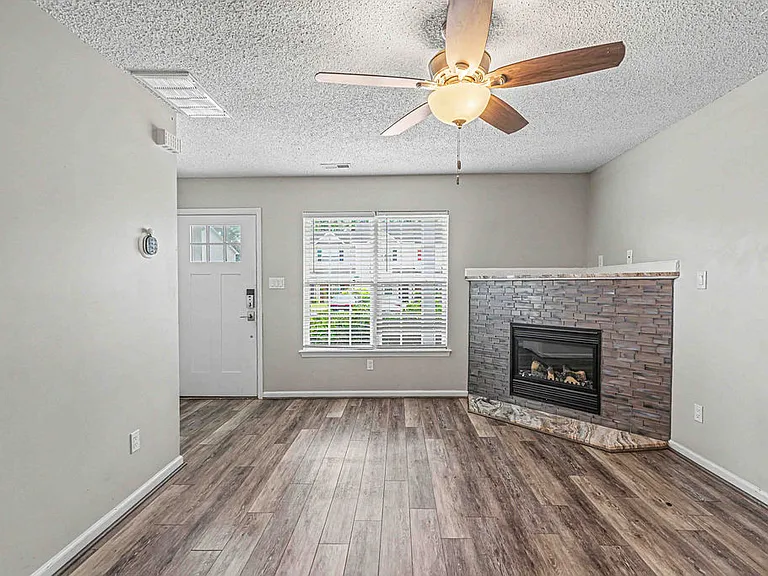 103 Meadowbrook Ln #1 — Photo 6