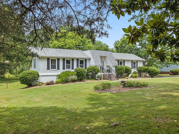 3rd image of 102 Tarrytown Dr