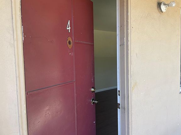 3rd image of 525 E Poplar Ave #4