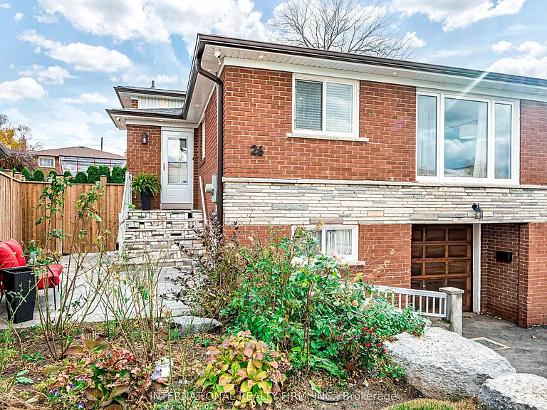 26 Dellbrook Cres — Photo 1