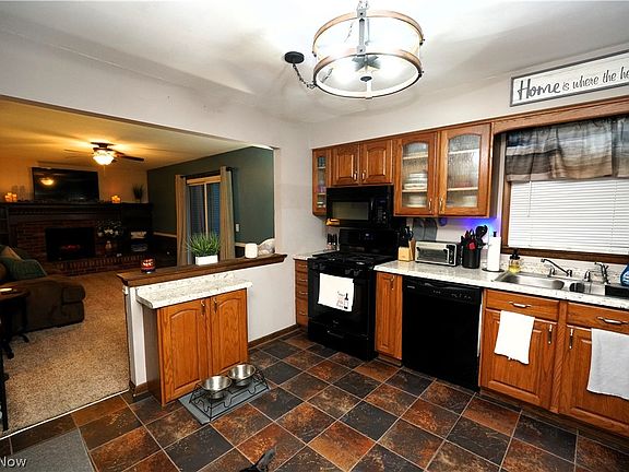 4th image of 223 Naples Dr