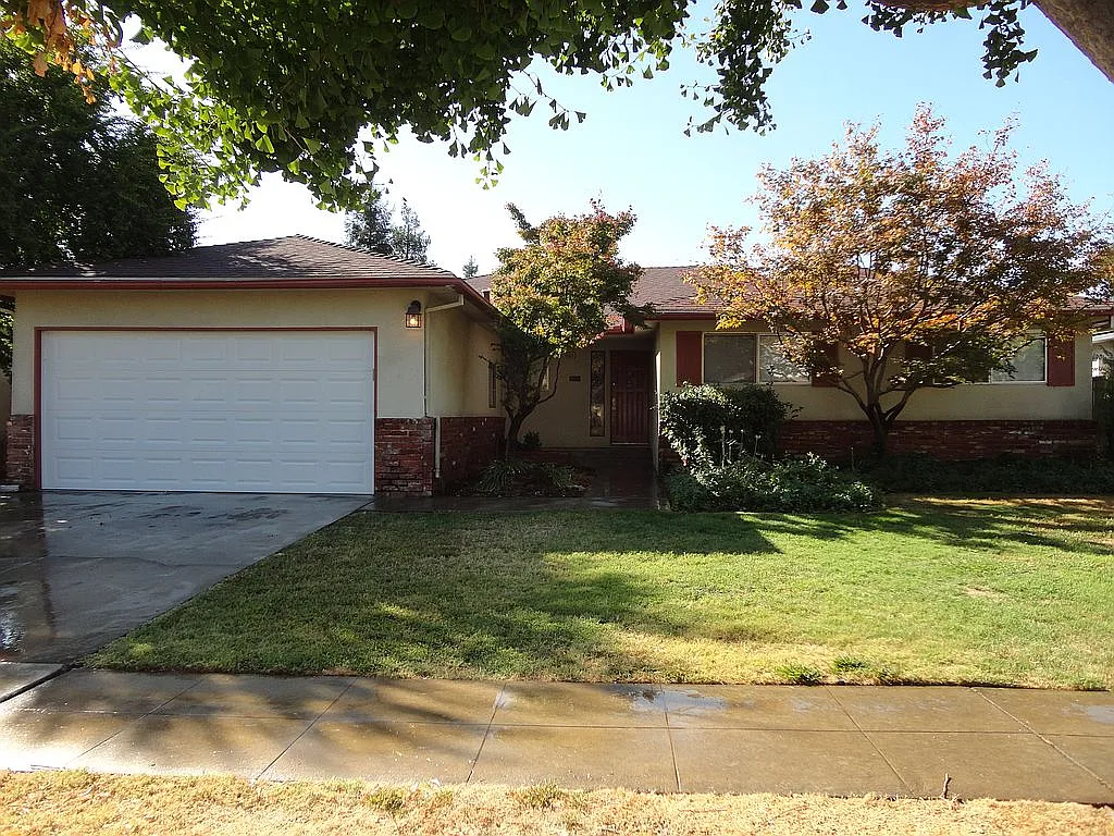 1533 E Vartikian Ave photo 1