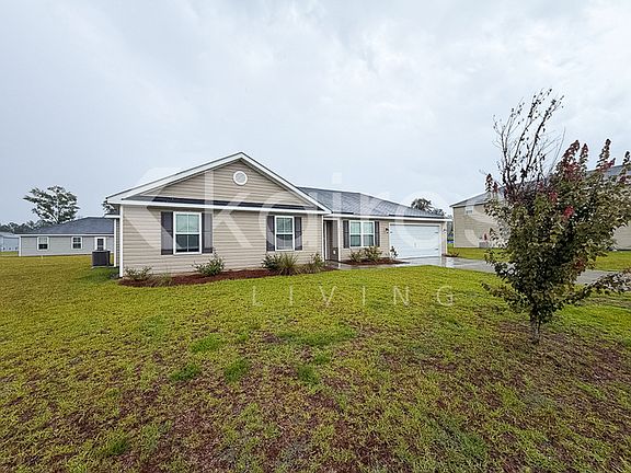 3rd image of 202 Redwood Ct