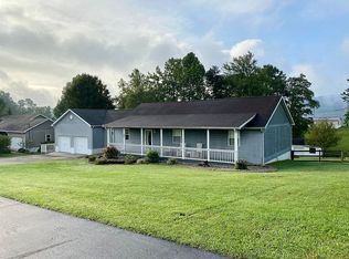180 Pineview Estates Dr, Waverly, WV 26184