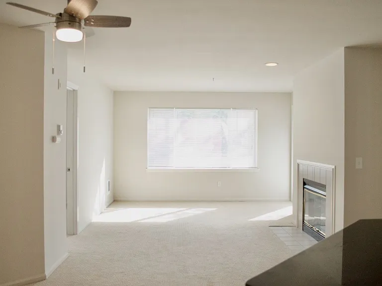 Bellevue Heights Apartments — Photo 18