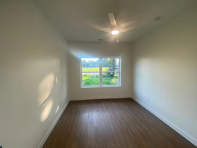 304 S Elm St — Photo 10