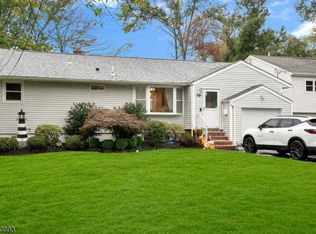 39 Lake Shore Dr, Lake Hiawatha, NJ 07034