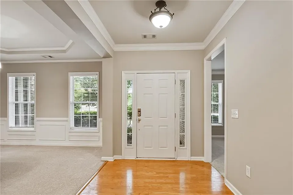 4 bed, 2741 sqft, $3,300 — Photo 3