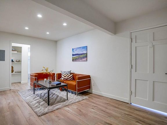 4th image of 2466 Cedar Ave #7