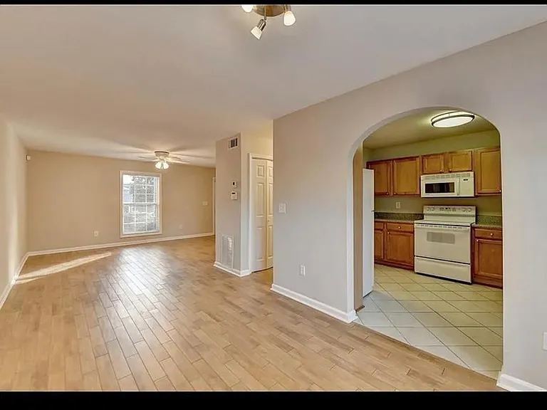 810 Summer Pl — Photo 10