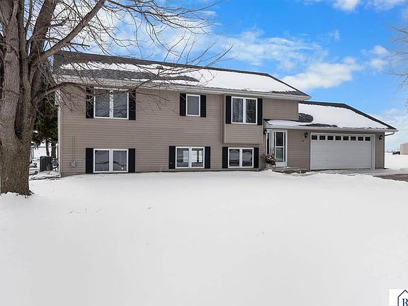 3rd image of 219 Holly Ln