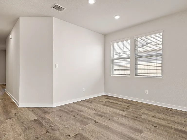 2415 Ekvall Dr — Photo 8