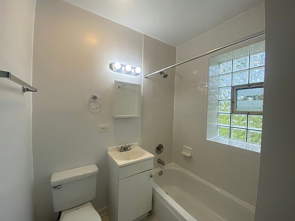4th image of 1851 N Whipple St #410