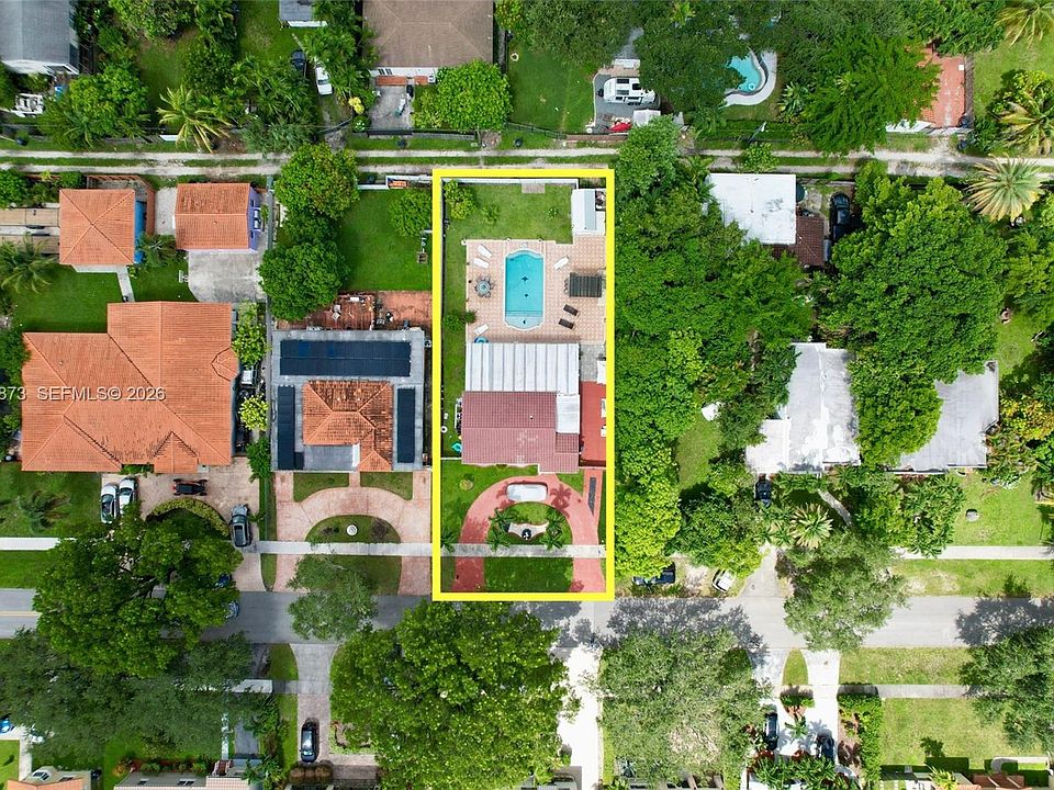 1st image of 556 La Villa Dr