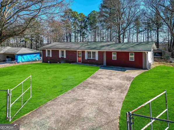 1361 E Stoneybrook Dr, Douglasville, GA 30134