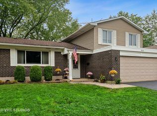 3010 Edgewood Pkwy, Woodridge, IL 60517
